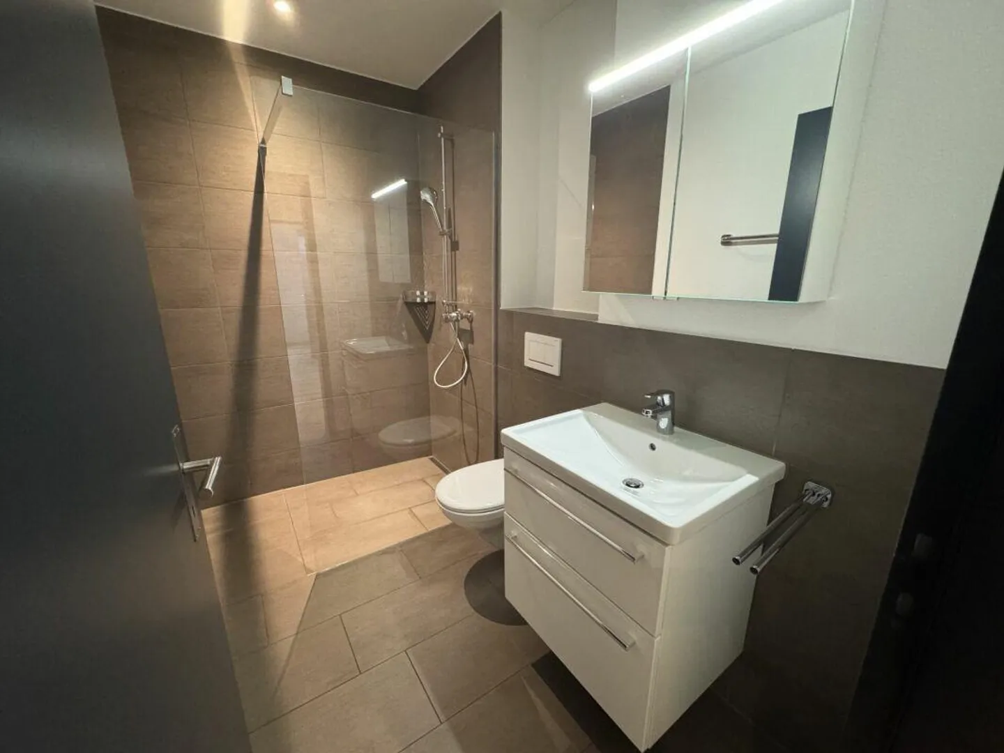 *moderne 4 1/2-Zimmerwohnung im 2. Stock* - Foto 13 von 14