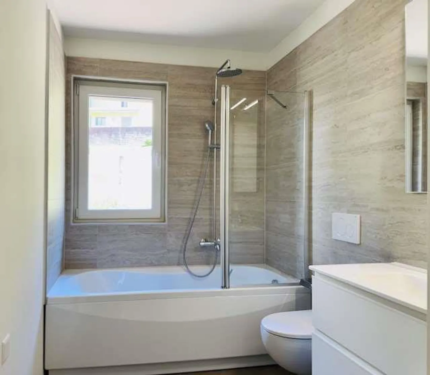 Nous louons un nouvel appartement de 4,5 pièces à Cagiallo - Photo 11 sur 11