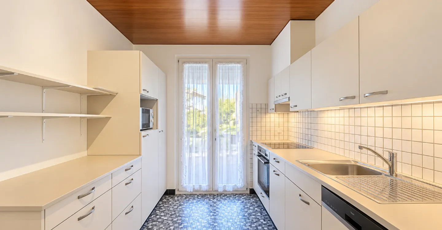 Villa familiale de plain-pied, à rénover, au calme - Foto 3 di 11