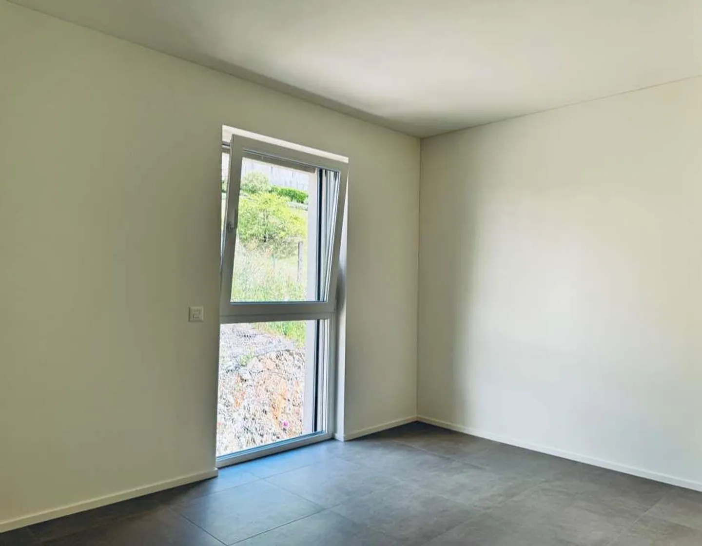 Nous louons un nouvel appartement de 4,5 pièces à Cagiallo - Photo 9 sur 11
