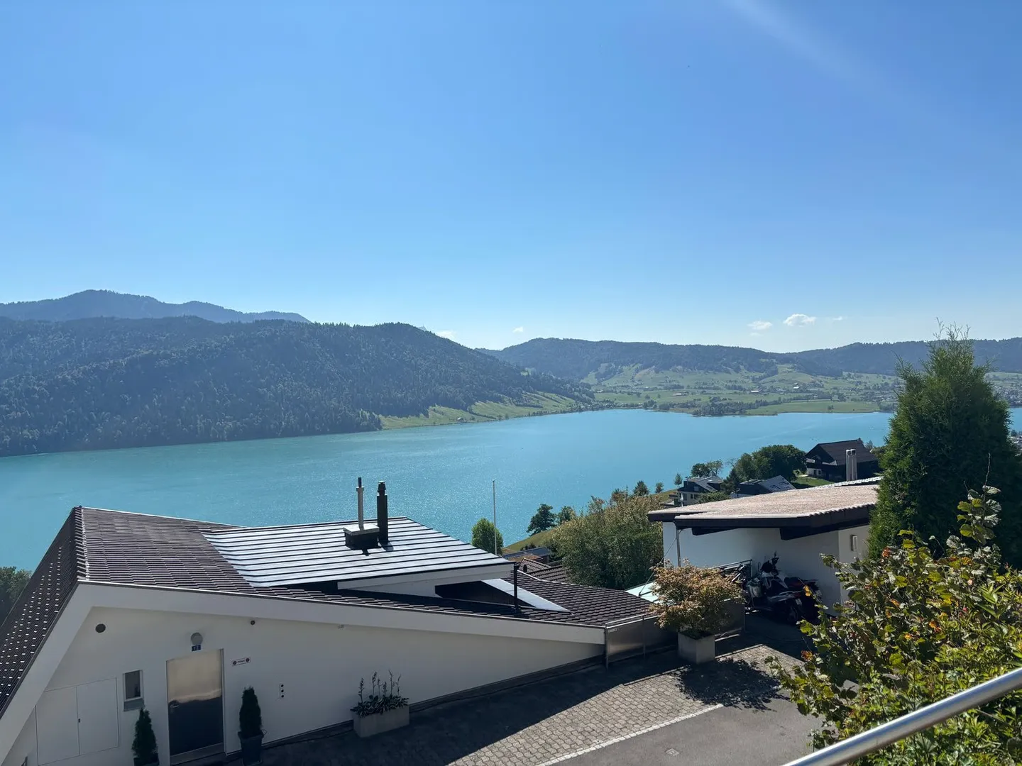 Appartement 5.5 pièces avec vue imprenable sur le lac et les montagnes - Photo 1 sur 17