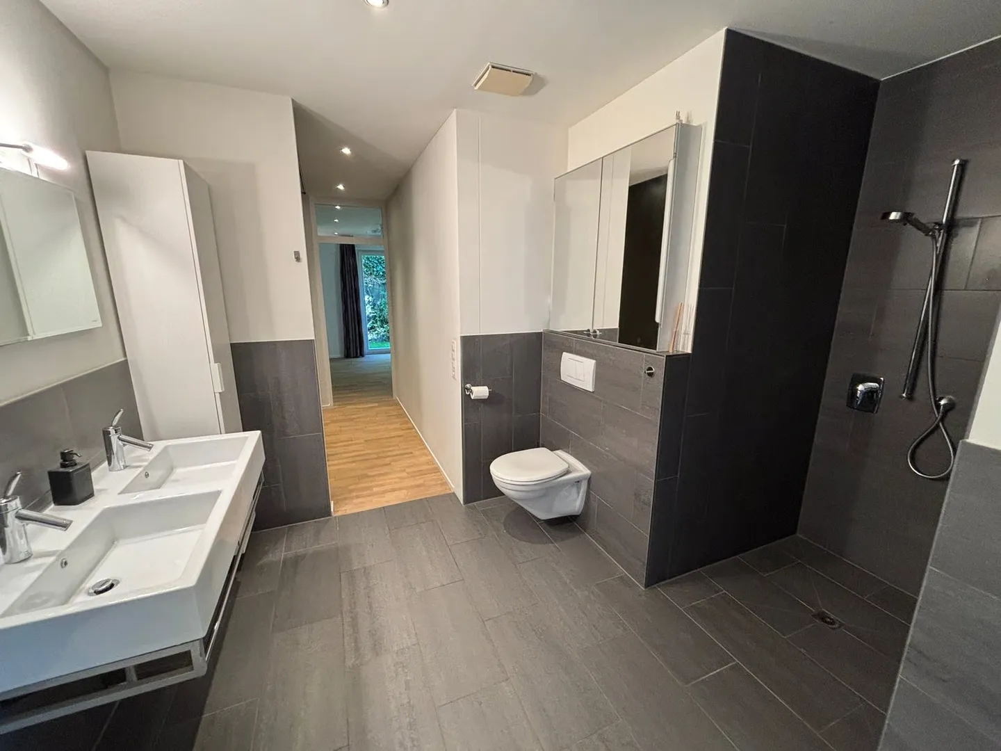 Appartement 5.5 pièces avec vue imprenable sur le lac et les montagnes - Photo 11 sur 17