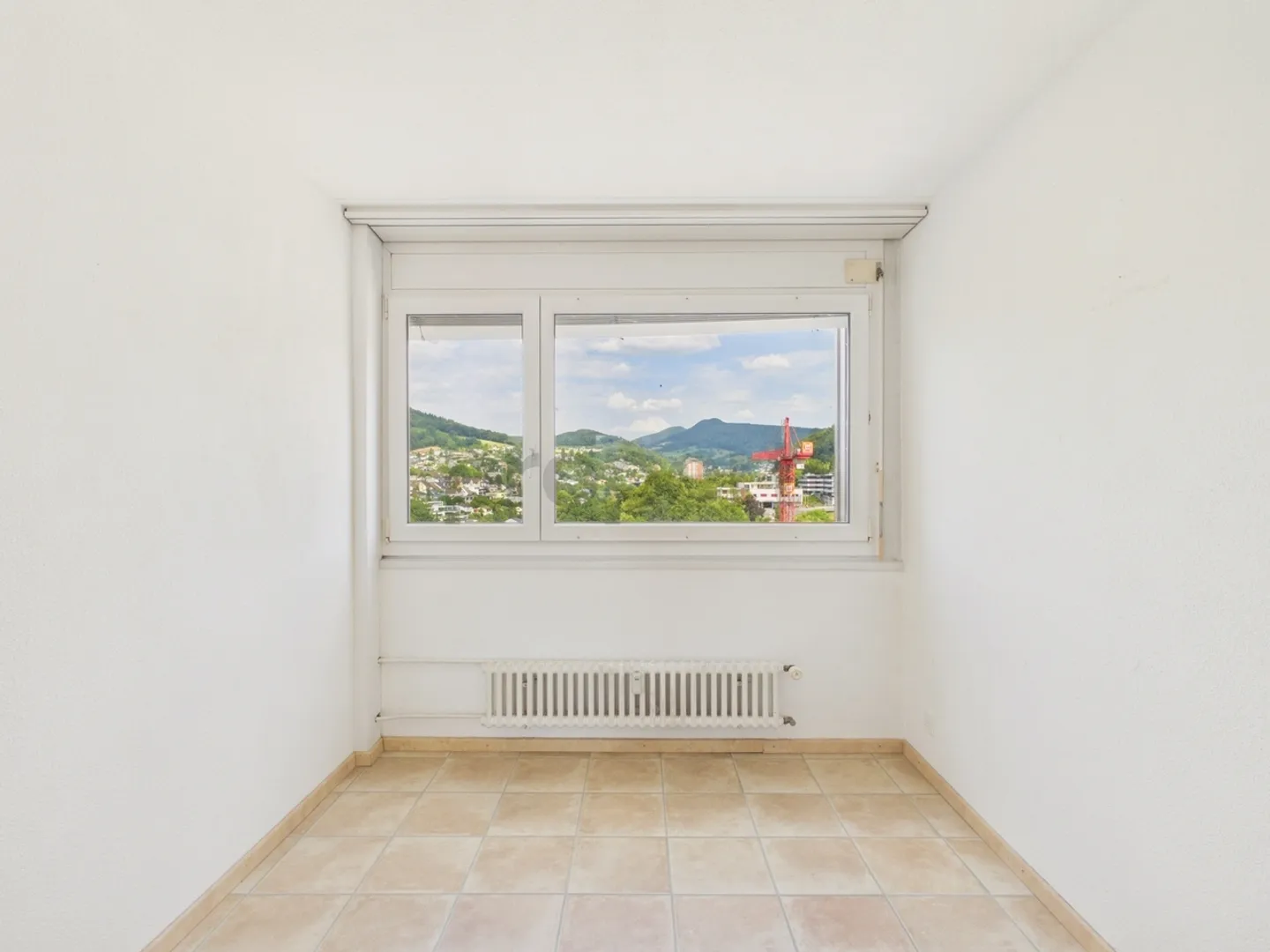 Appartamento luminoso di 4,5 stanze con bella vista, diritti di costruzione a buon mercato fino al 2072 - Foto 8 di 13