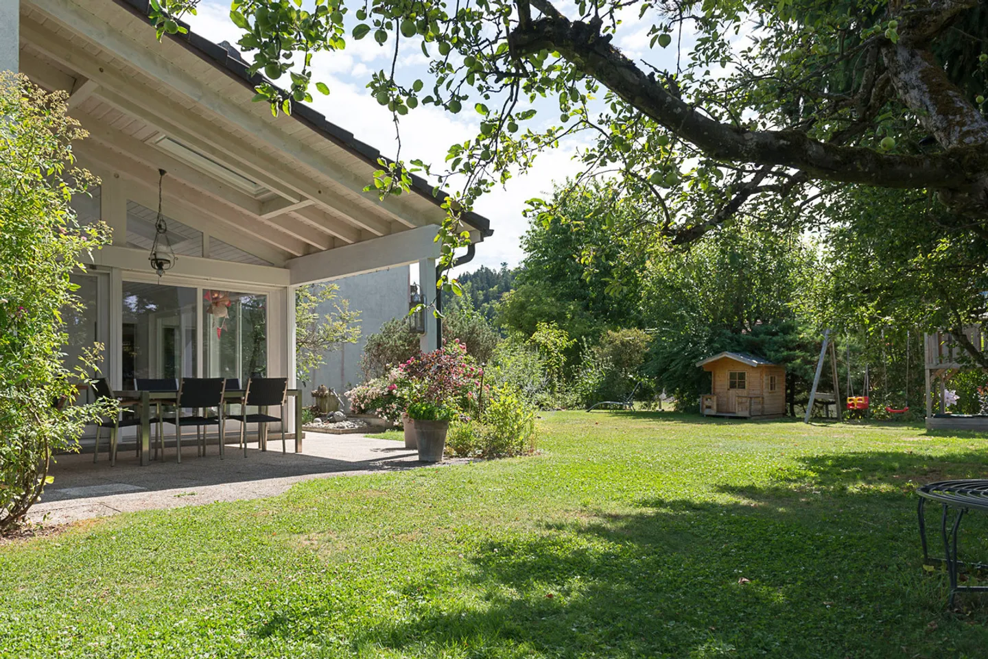 Charming Family Home with Garden - Photo 2 of 13