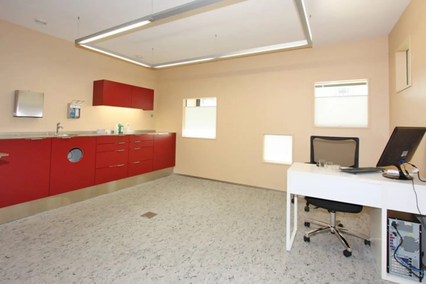 Moderne Arztpraxis im Stadtzentrum - Foto 5 von 11