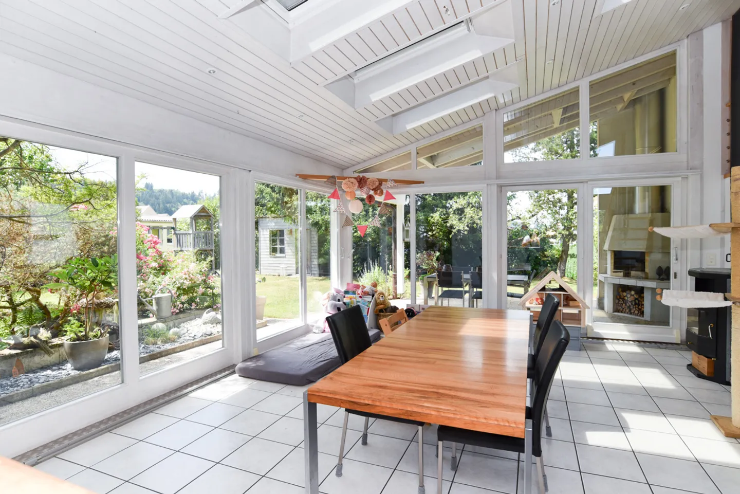 Charming Family Home with Garden - Photo 4 of 13