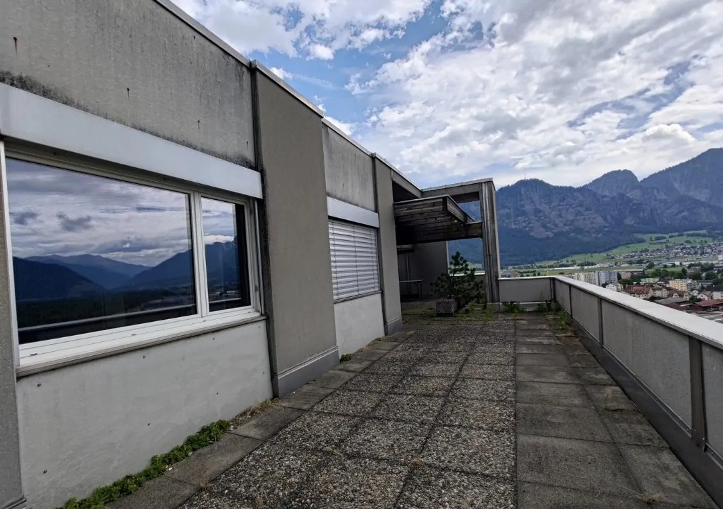 WG room on the 16th floor at Landquart train station - Photo 1 of 9