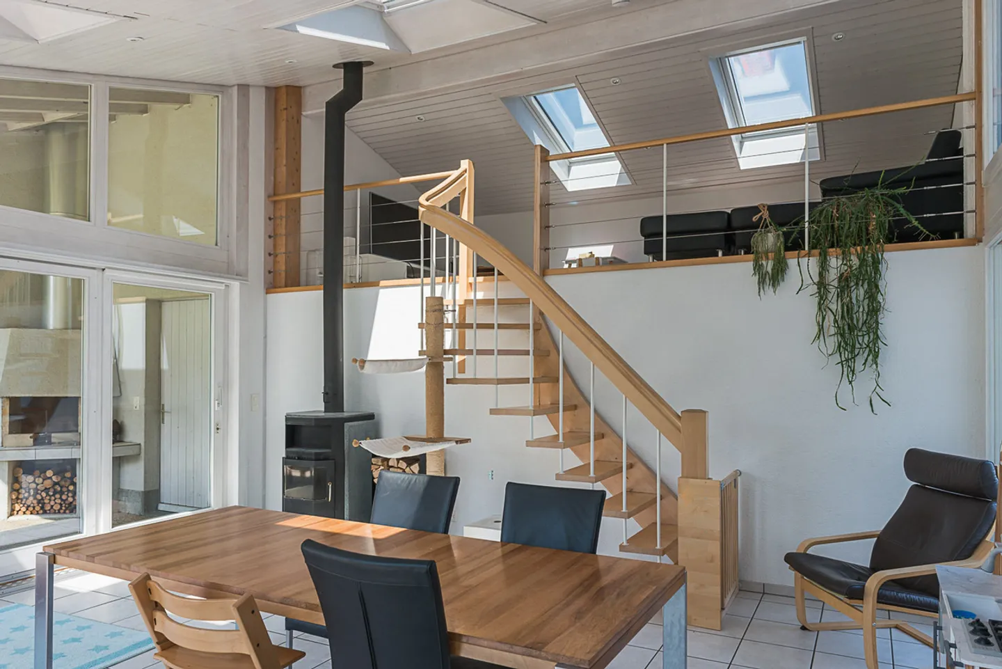 Charming Family Home with Garden - Photo 5 of 13