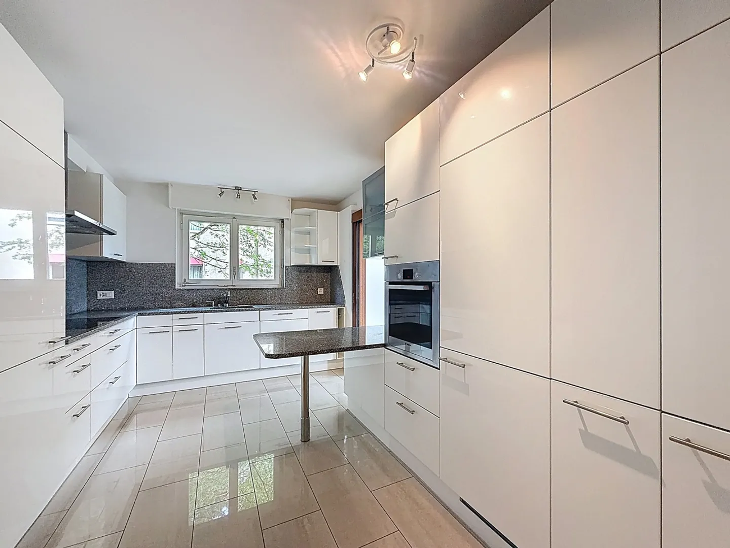 5.5 rooms on the upper ground floor in Villars-sur-Glâne - Photo 6 of 12