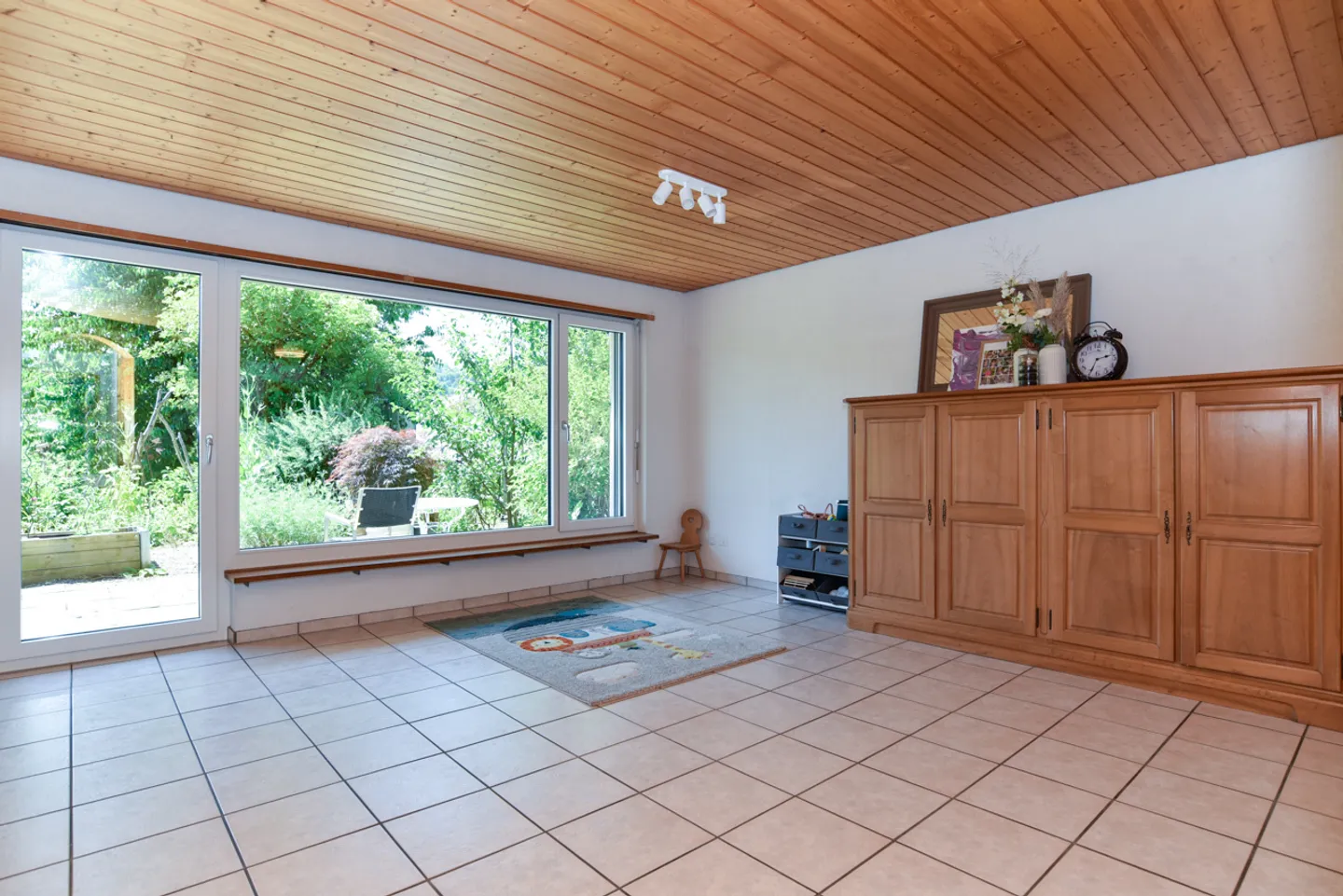 Charming Family Home with Garden - Photo 6 of 13