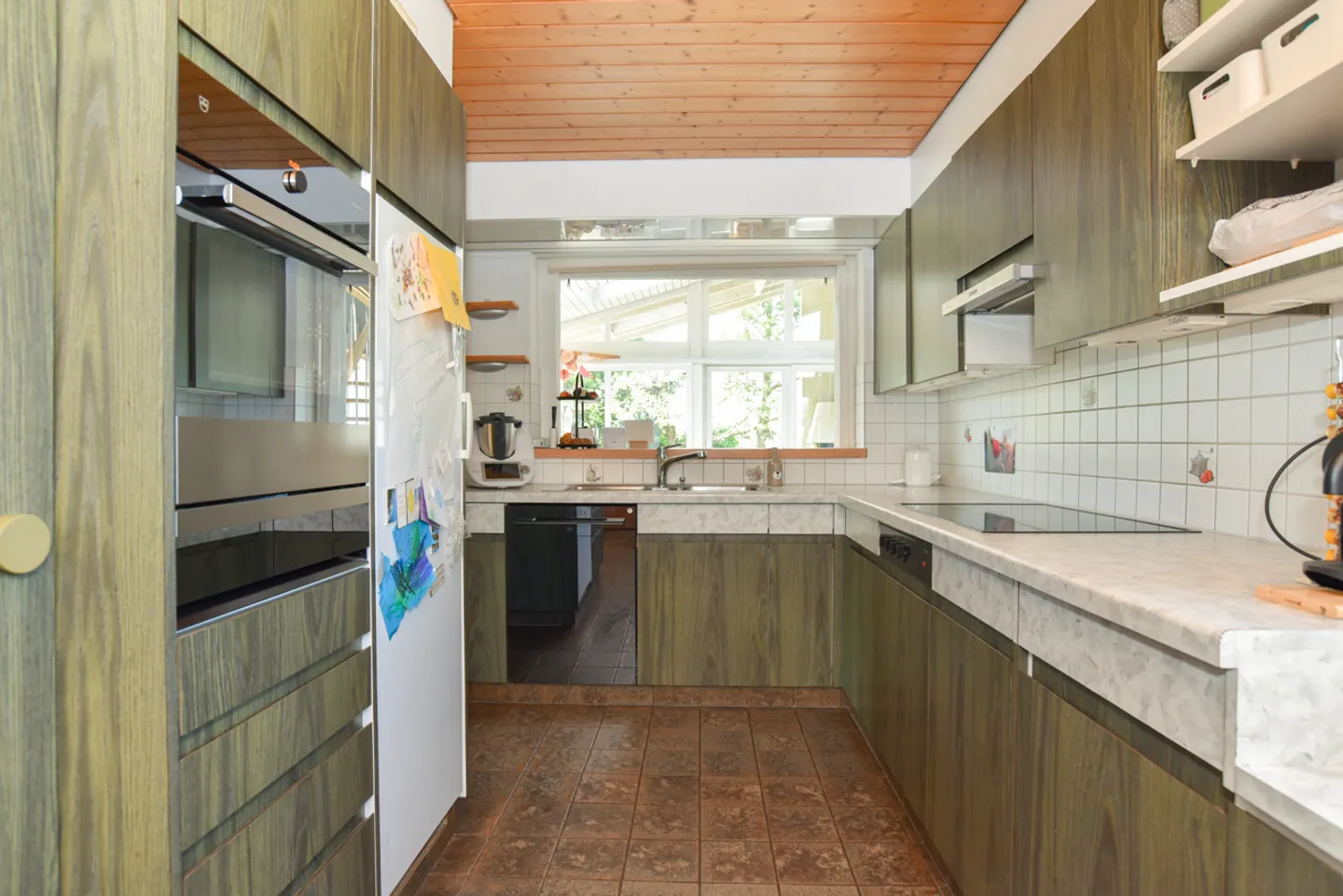 Charming Family Home with Garden - Photo 7 of 13