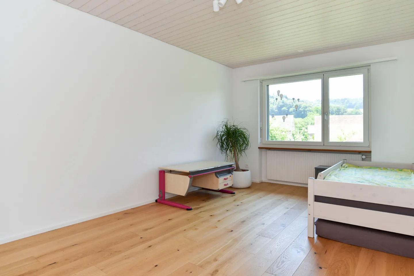 Charming Family Home with Garden - Photo 8 of 13