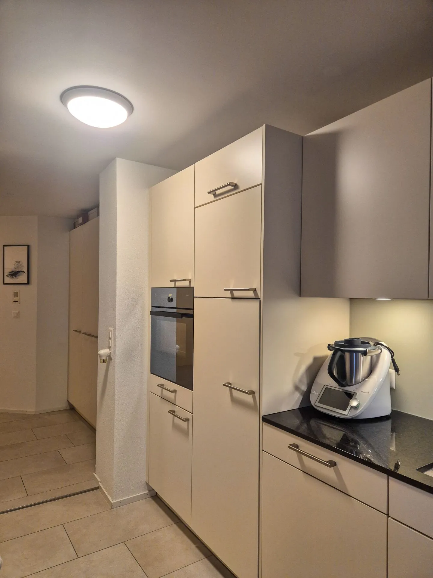 Beautiful Apartment - Photo 4 of 7
