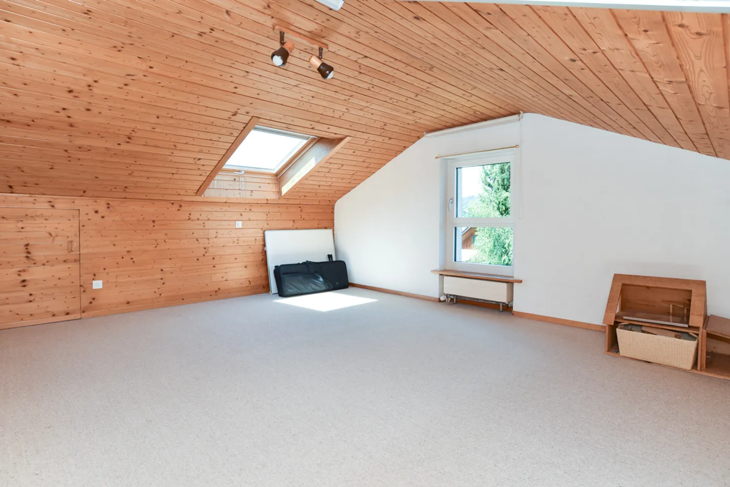 Charming Family Home with Garden - Photo 12 of 13