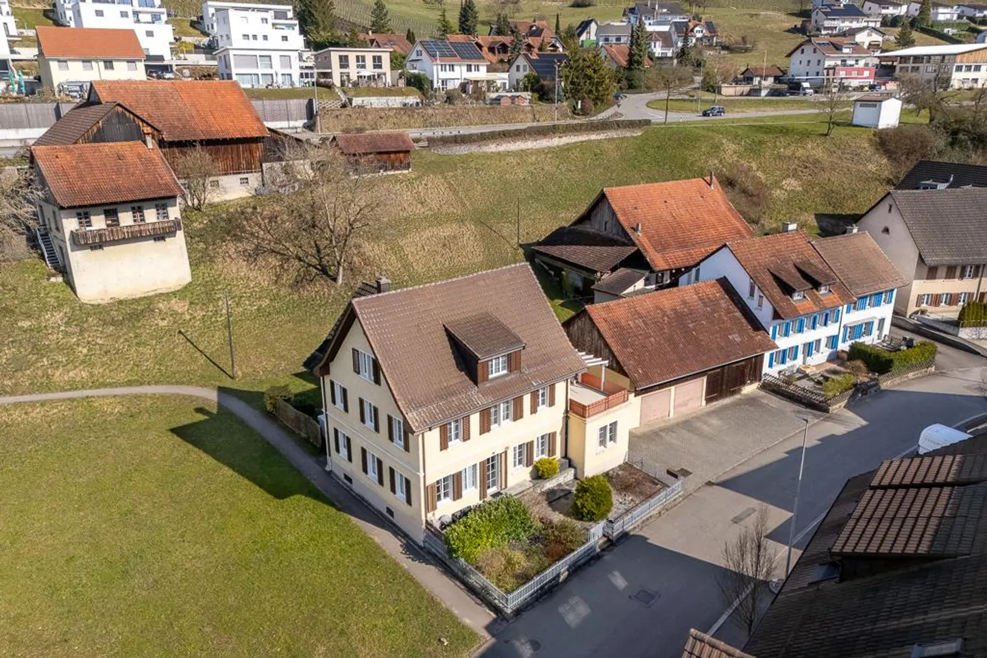 Maison bifamiliale avec terrain à bâtir - Indépendante et polyvalente - Photo 1 sur 9