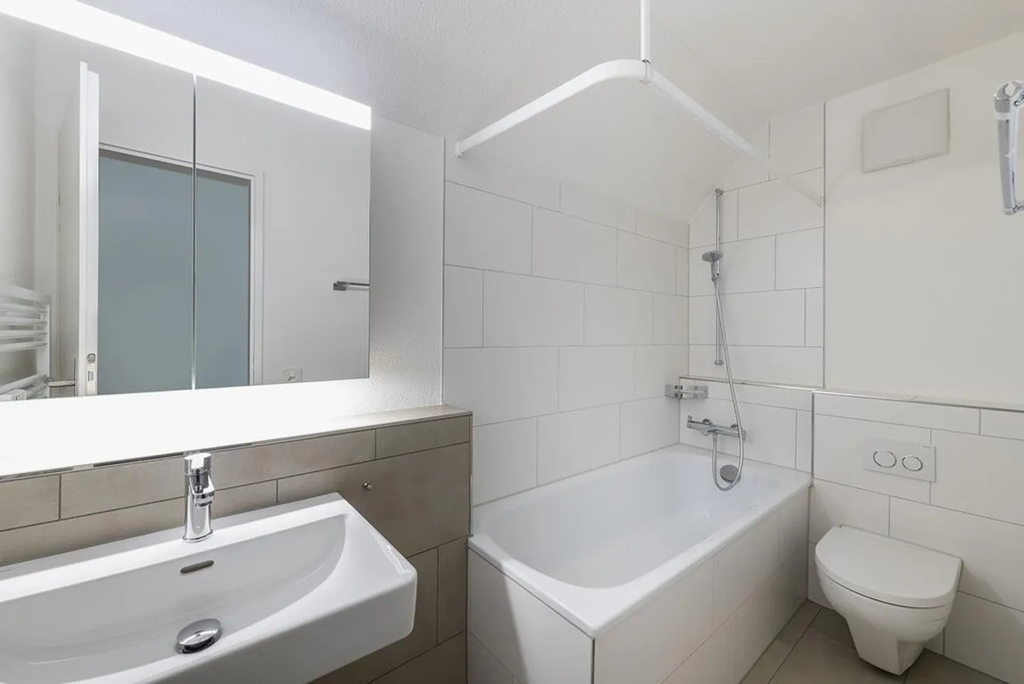 Freshly renovated 2-story penthouse apartment with balcony and washing tower - Photo 2 of 12
