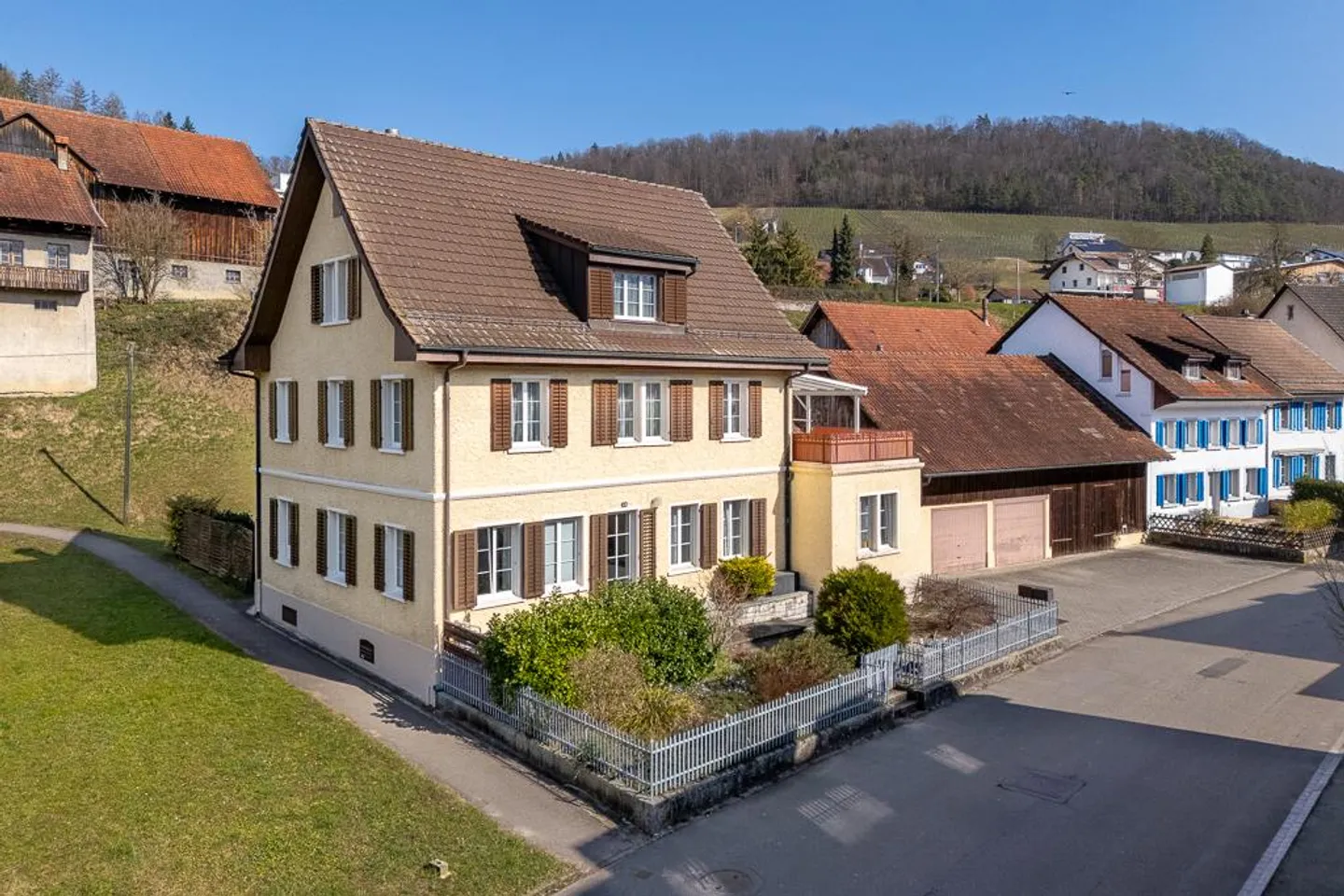Maison bifamiliale avec terrain à bâtir - Indépendante et polyvalente - Photo 2 sur 9