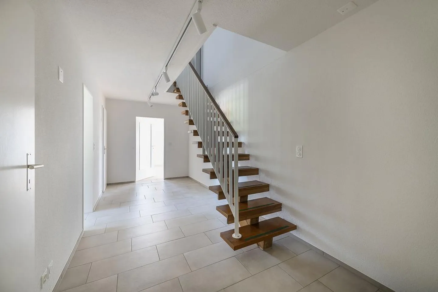 Freshly renovated 2-story penthouse apartment with balcony and washing tower - Photo 6 of 12