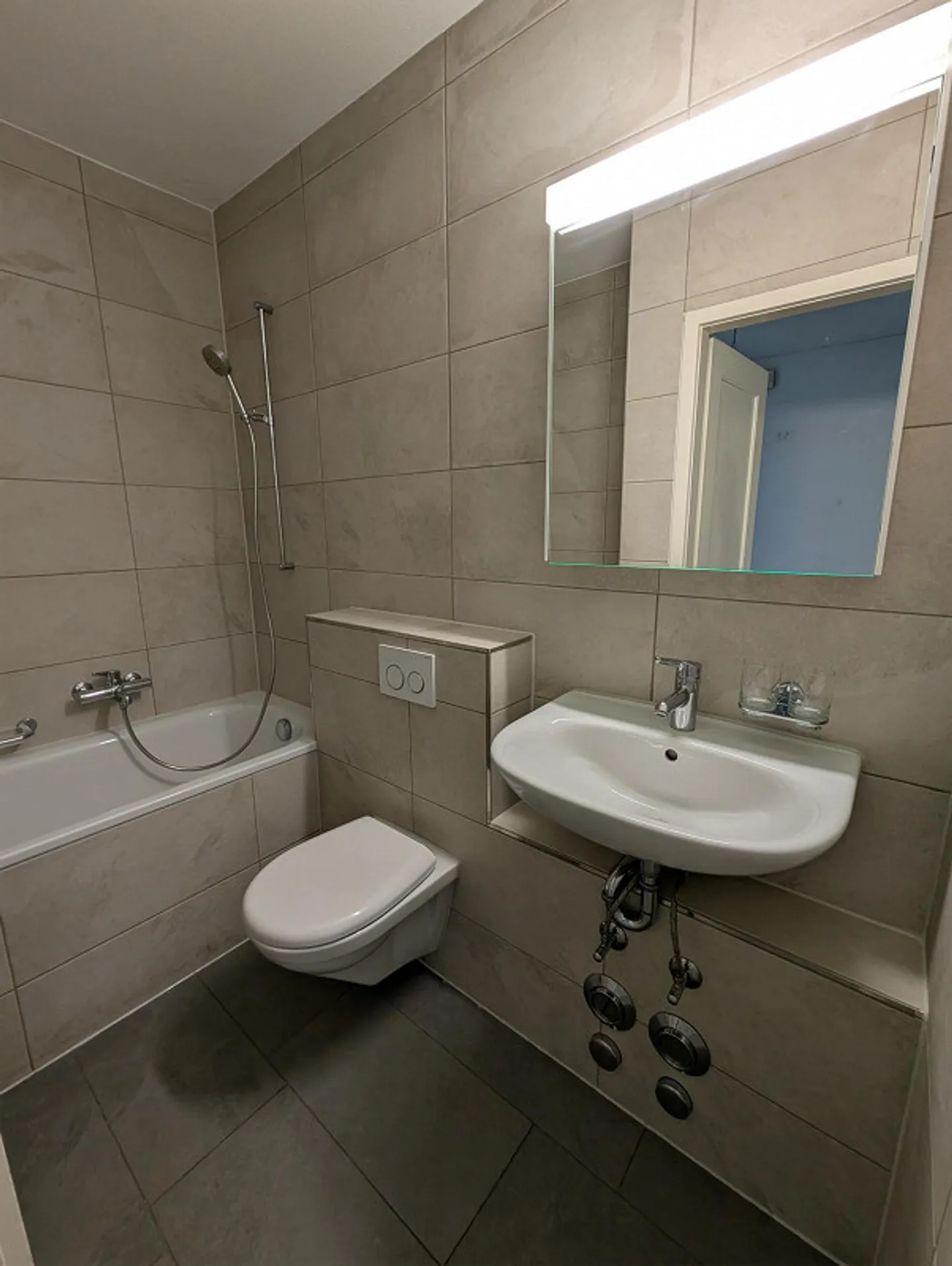 Appartement 3 pièces dans le beau quartier 'Gundeli' - Photo 3 sur 13