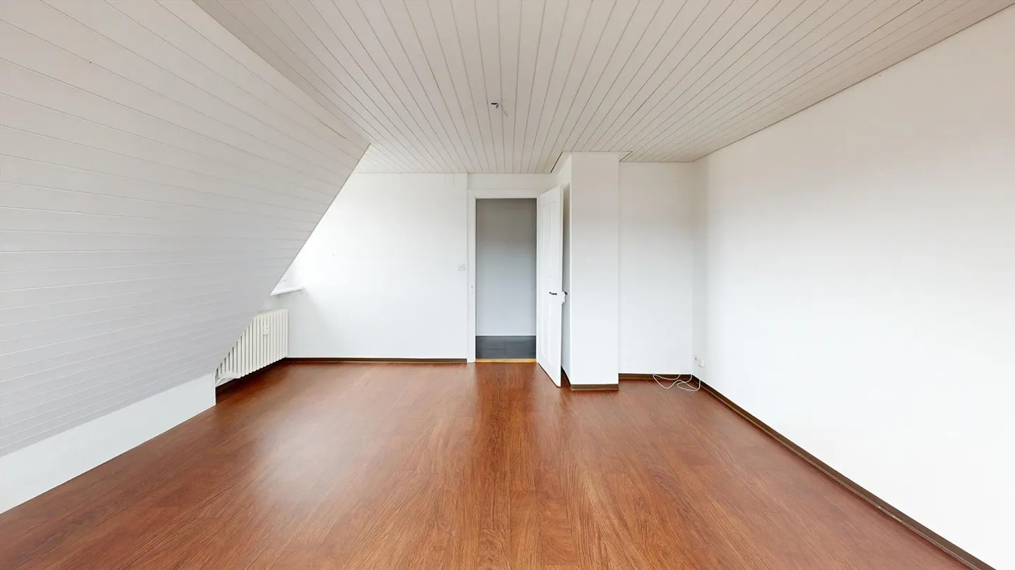 Charming Renovated Apartment - Photo 2 of 10