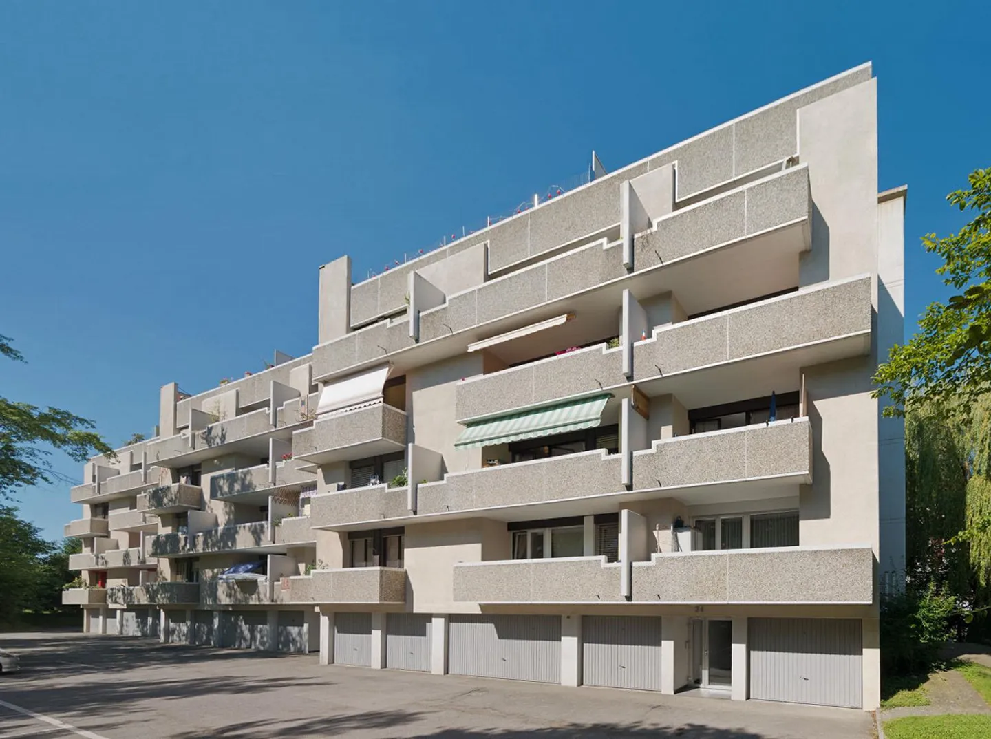 Châtelaine - Outdoor parking space - Photo 1 of 1