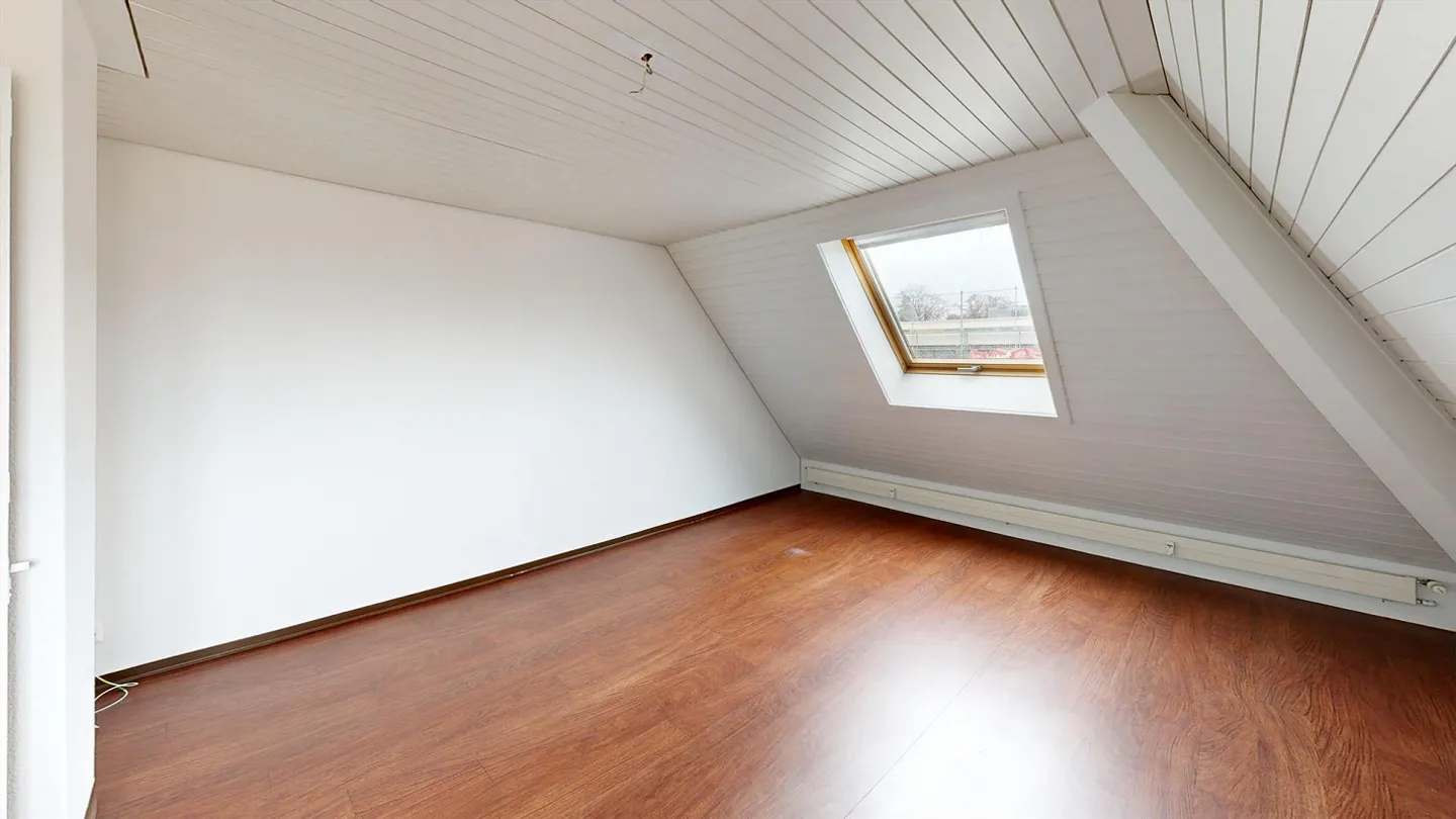 Charming Renovated Apartment - Photo 6 of 10