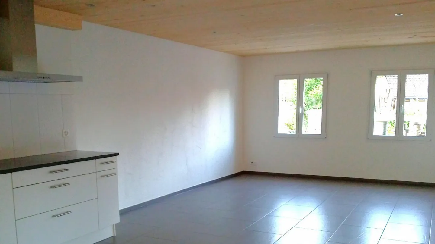 Appartement de 3,5 pièces au rez-de-chaussée - Photo 2 sur 5