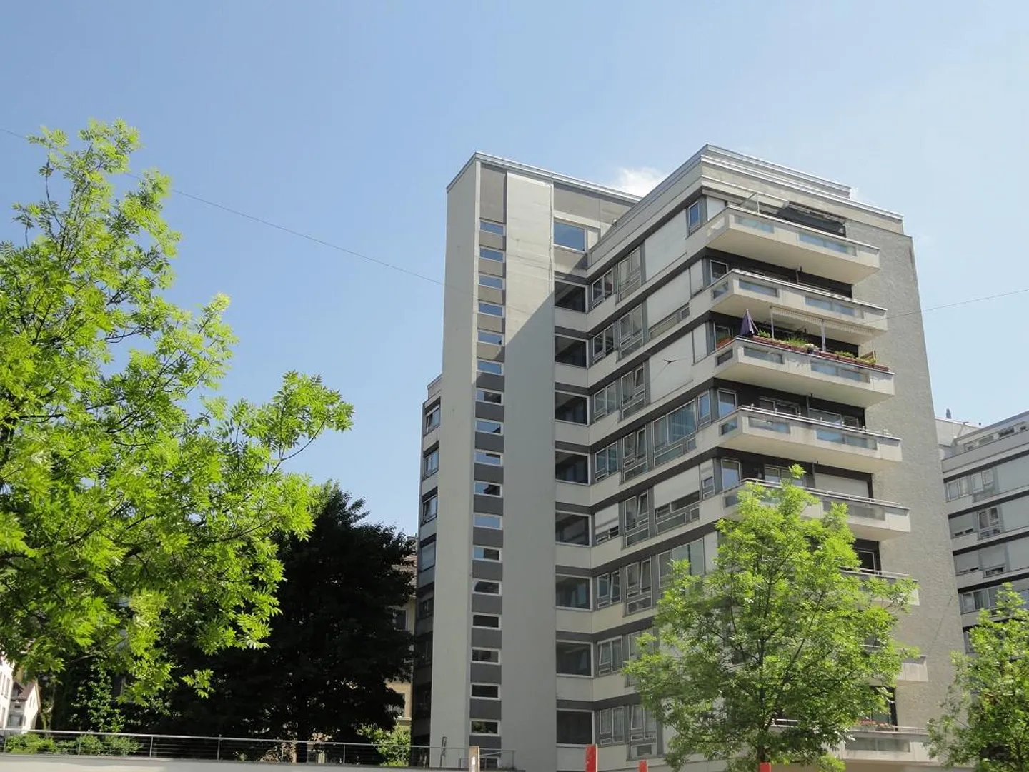 Helle 1-Zimmer-Wohnung im 9. OG - Foto 1 von 7