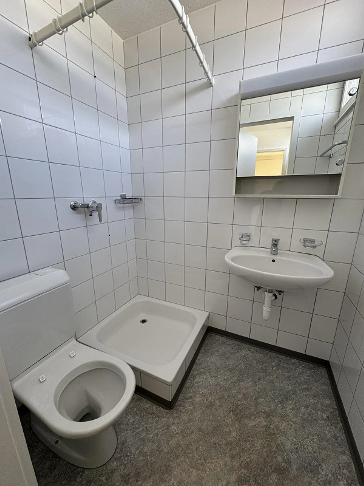 Helle 1-Zimmer-Wohnung im 9. OG - Foto 7 von 7