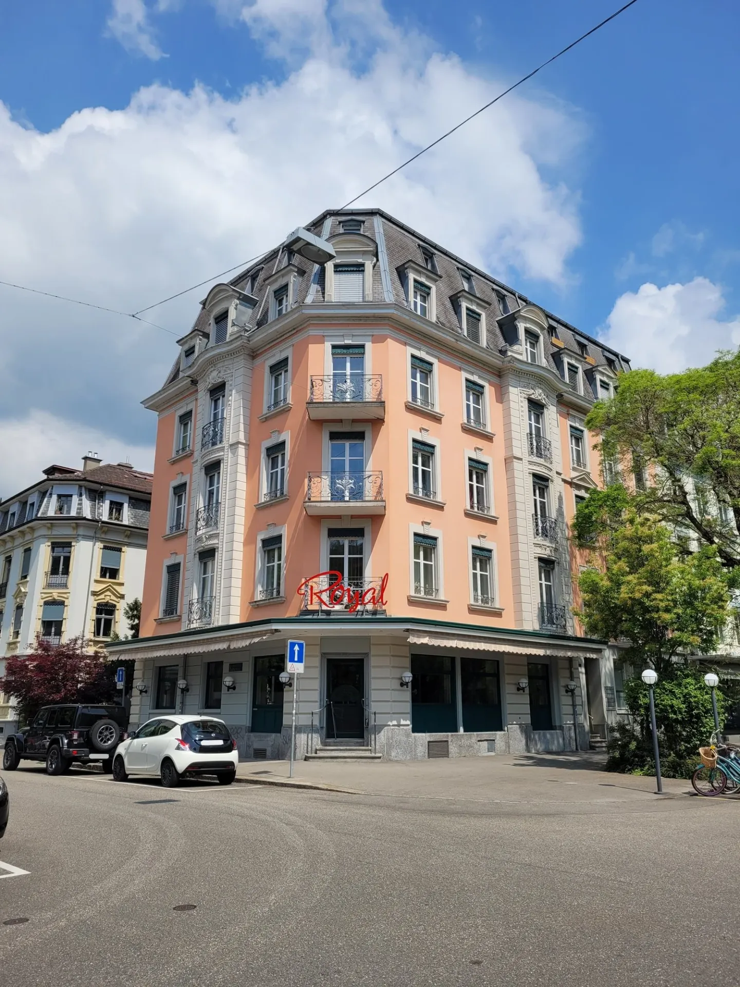 Restaurant pour locataire innovant, dans un emplacement ensoleillé et central - Photo 2 sur 28