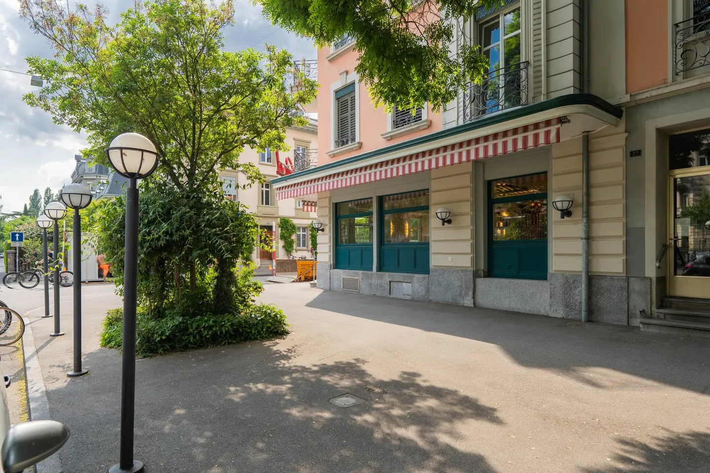 Restaurant pour locataire innovant, dans un emplacement ensoleillé et central - Photo 5 sur 28