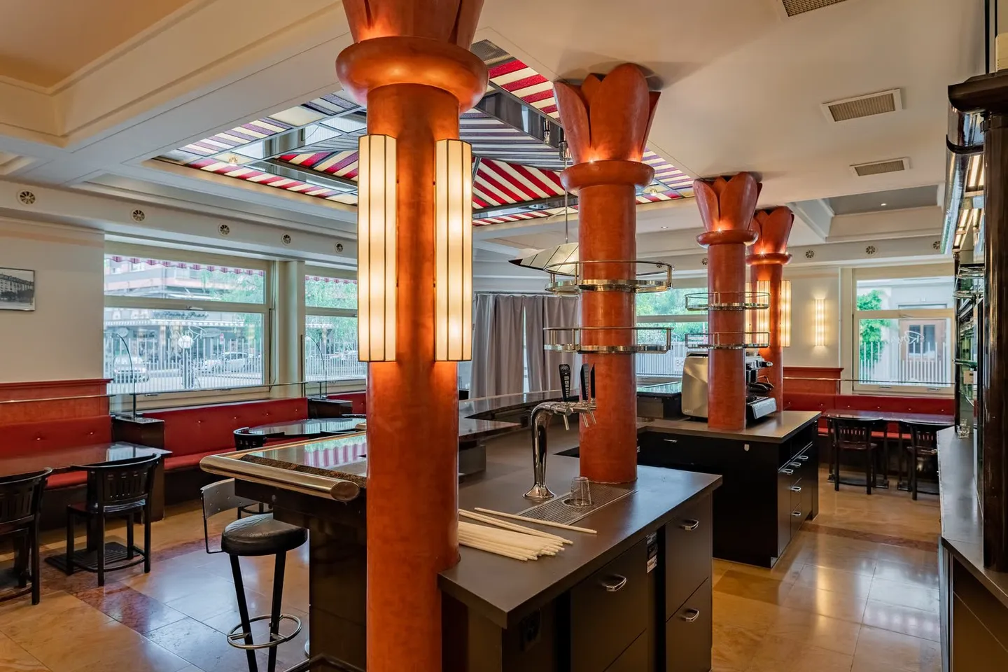 Restaurant pour locataire innovant, dans un emplacement ensoleillé et central - Photo 7 sur 28