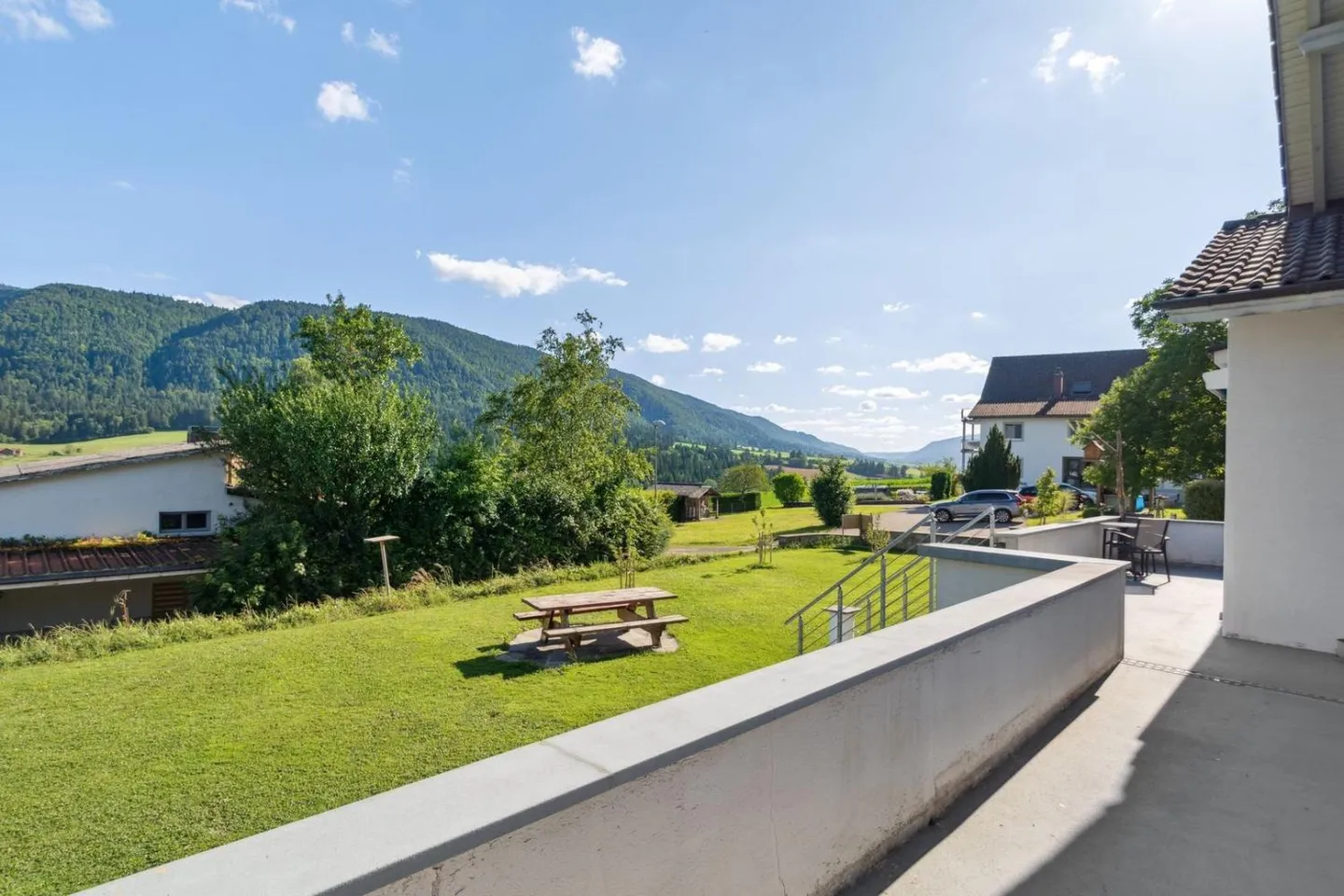 Magnifique maison avec deux appartements et une vue imprenable - Photo 1 sur 13