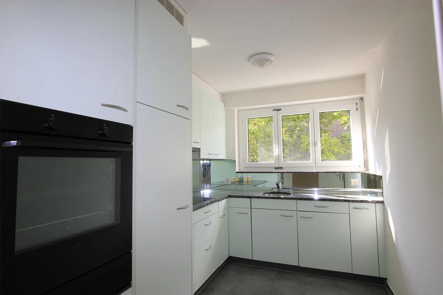 Modern Apartment with Pool - Photo 2 of 9