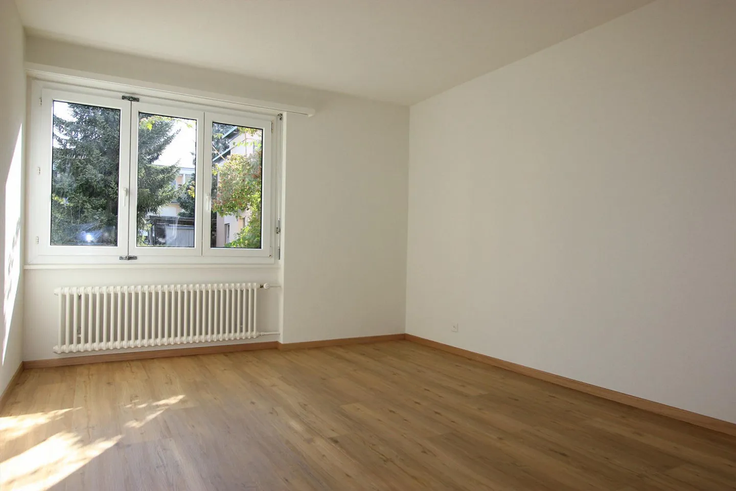 Modern Apartment with Pool - Photo 3 of 9