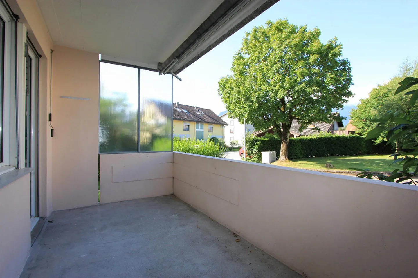 Modern Apartment with Pool - Photo 7 of 9