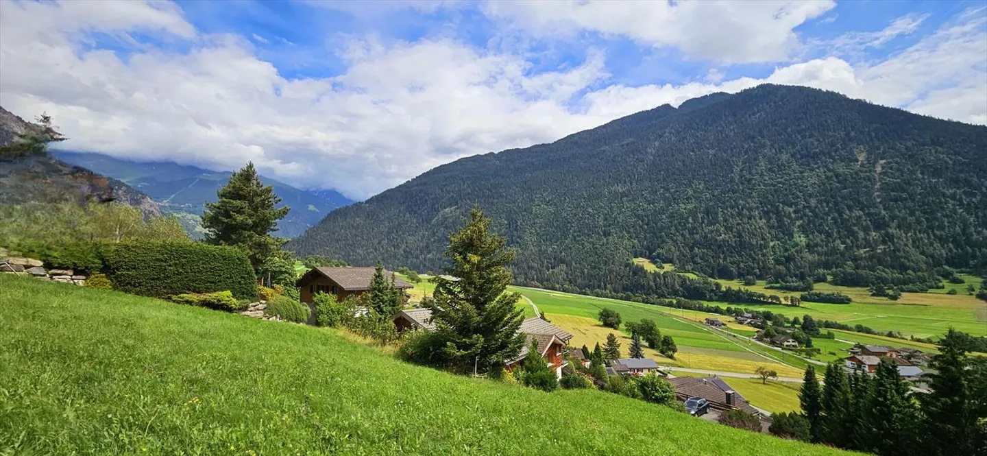 Bauplatz mit Panoramablick im charmanten Dorf Vollèges zu verkaufen - Foto 2 von 3