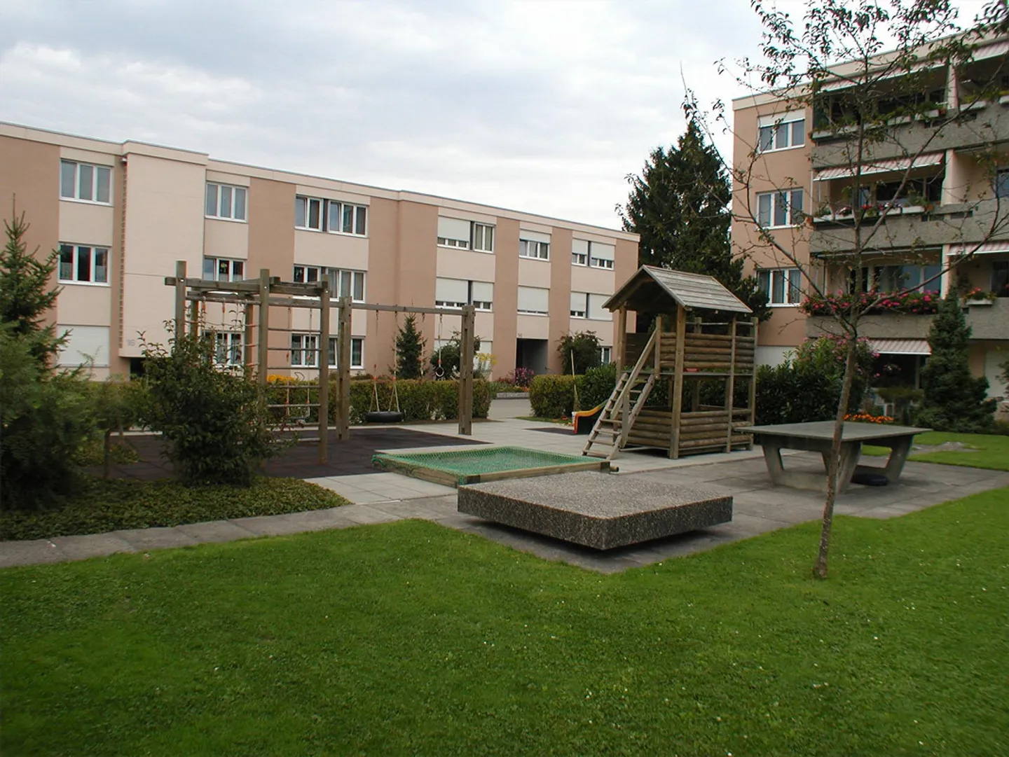 Modern Apartment with Pool - Photo 9 of 9