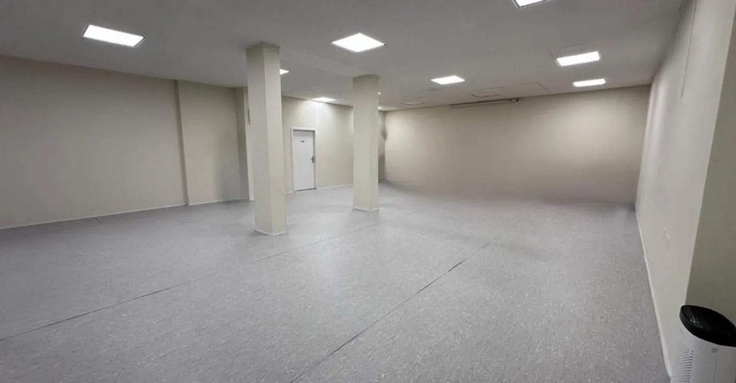 Geräumige Büro/Atelierfläche - Foto 1 von 5