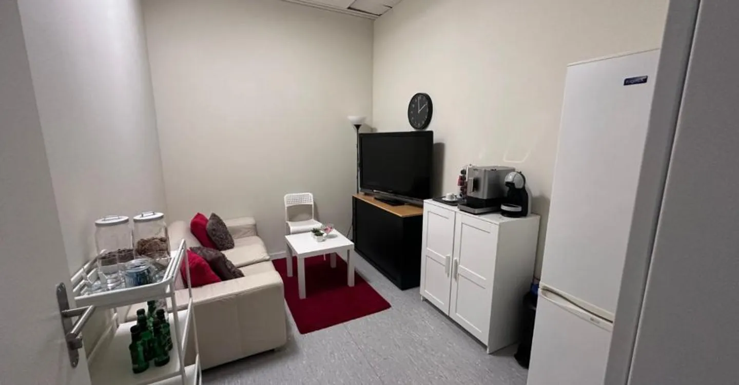 Geräumige Büro/Atelierfläche - Foto 3 von 5