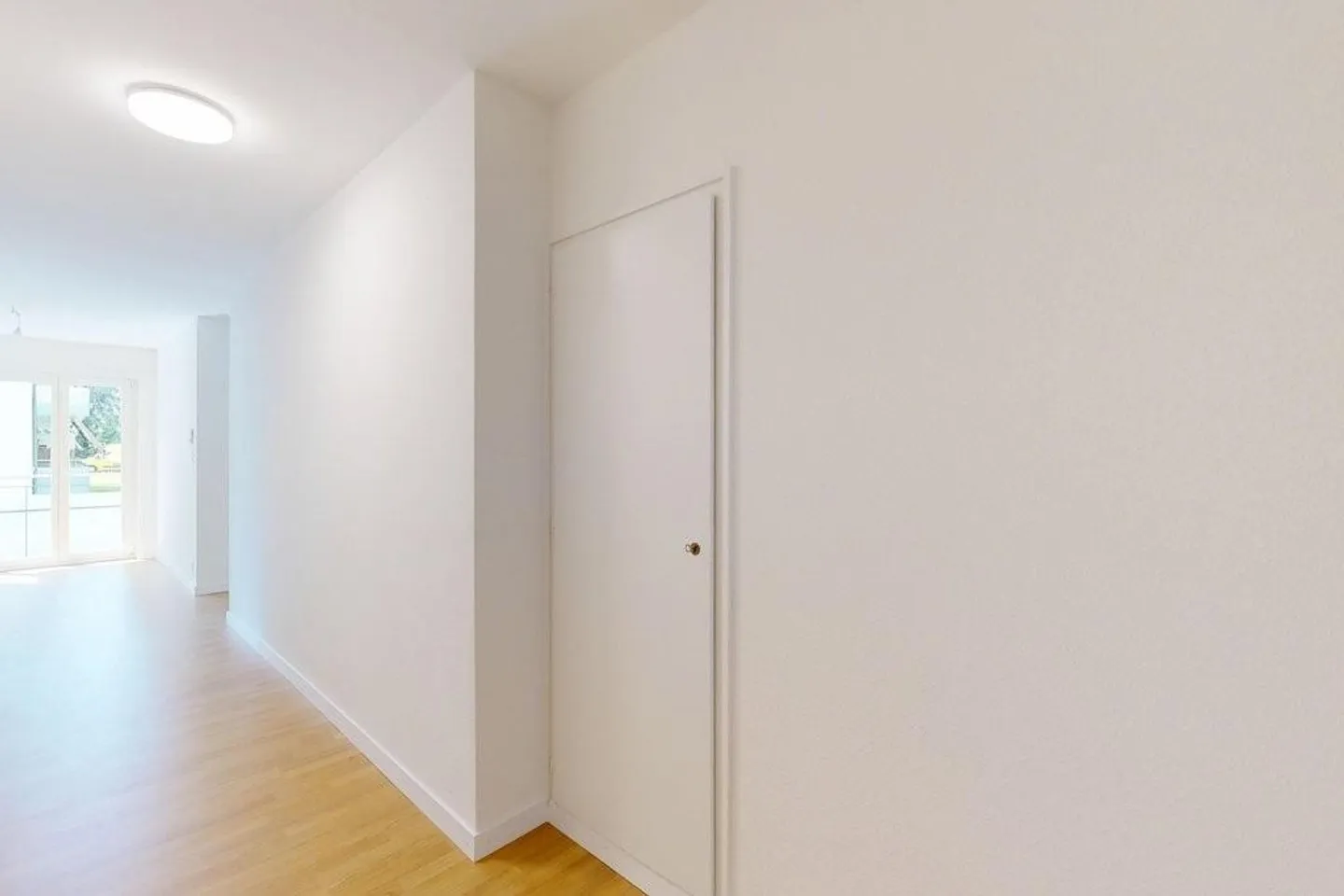 Bright Apartment with Balcony - Photo 9 of 12