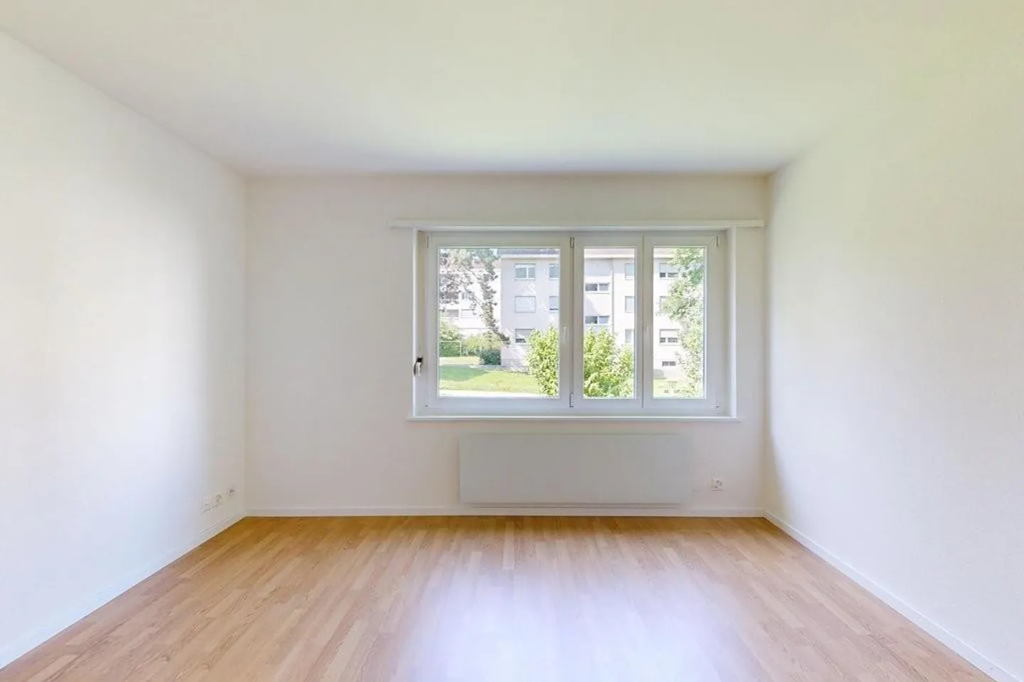 Bright Apartment with Balcony - Photo 10 of 12