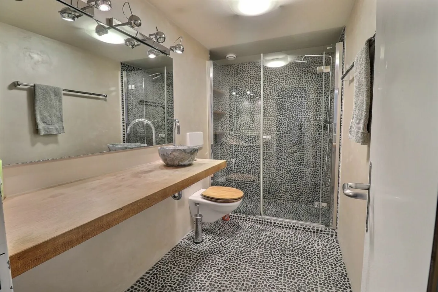 Stunning 3.5-room apartment with panoramic view of the Lake - Photo 5 of 7