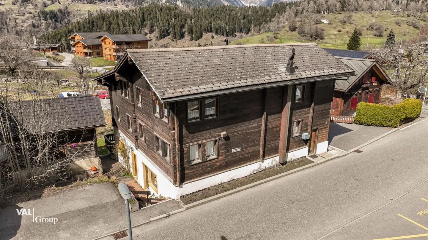 Maison multifamiliale attrayante avec appartement, gastronomie et possibilités de location de chambres - Photo 1 sur 13
