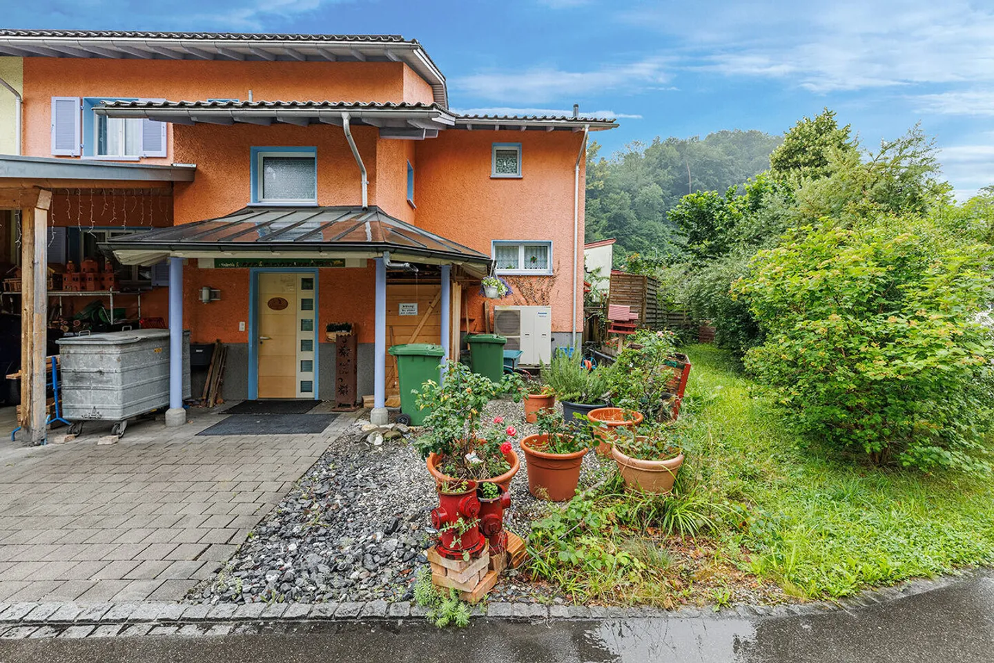 Attractive Corner House in Family-Friendly Environment - Photo 1 of 10