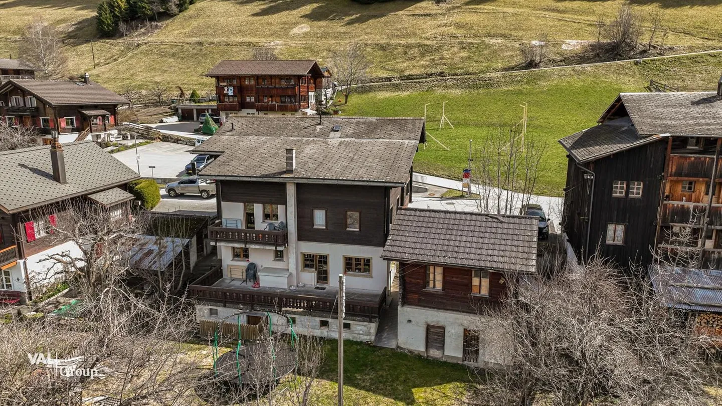 Maison multifamiliale attrayante avec appartement, gastronomie et possibilités de location de chambres - Photo 2 sur 13
