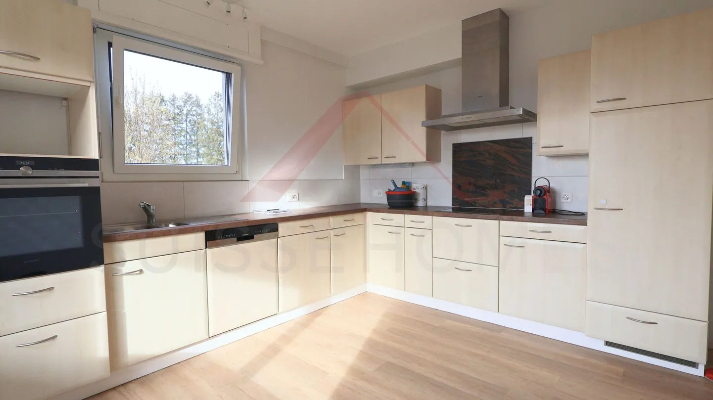 Villa spaziosa con grande terreno e vista libera - a soli due passi da Porrentruy - Foto 3 di 10