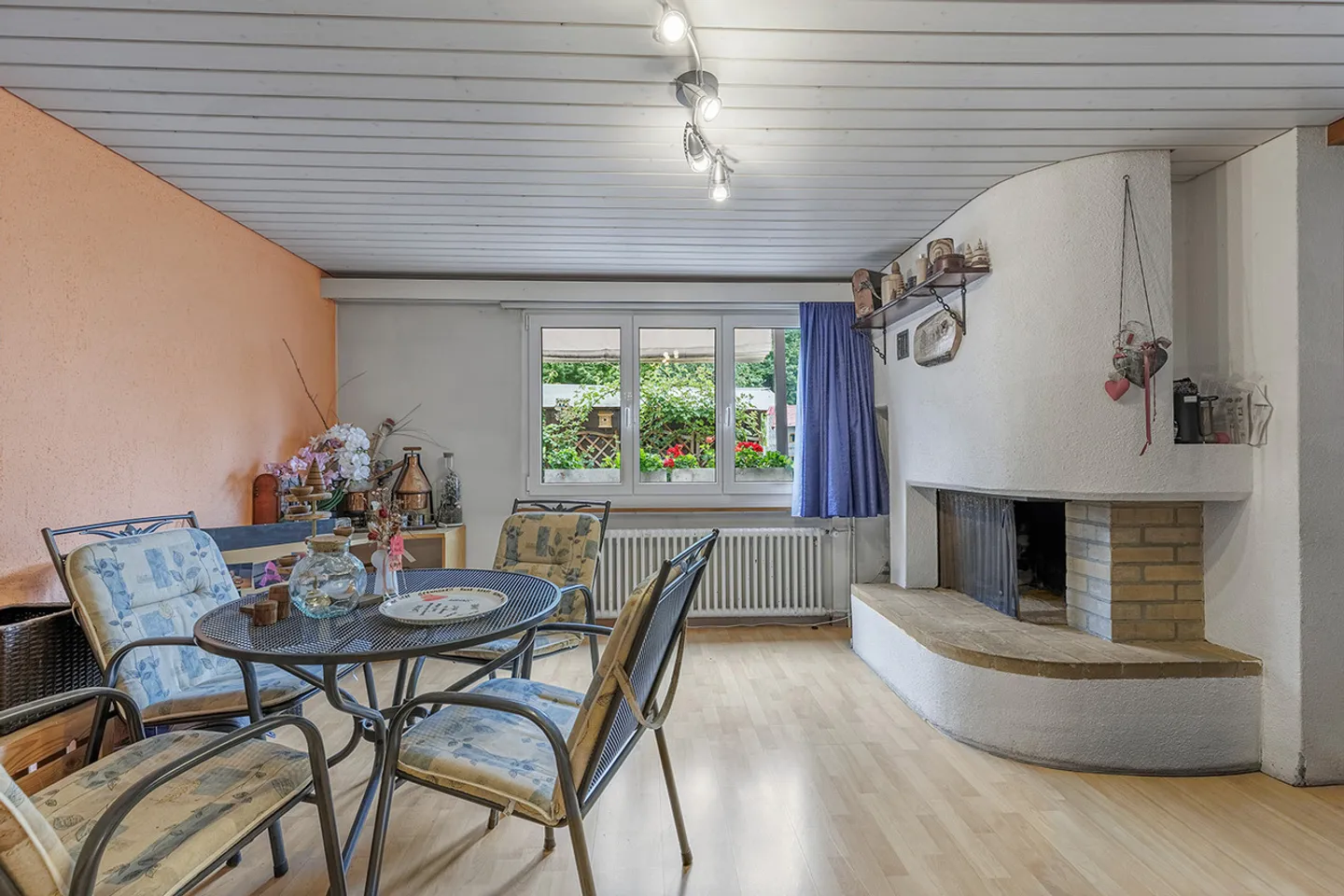 Attractive Corner House in Family-Friendly Environment - Photo 2 of 10