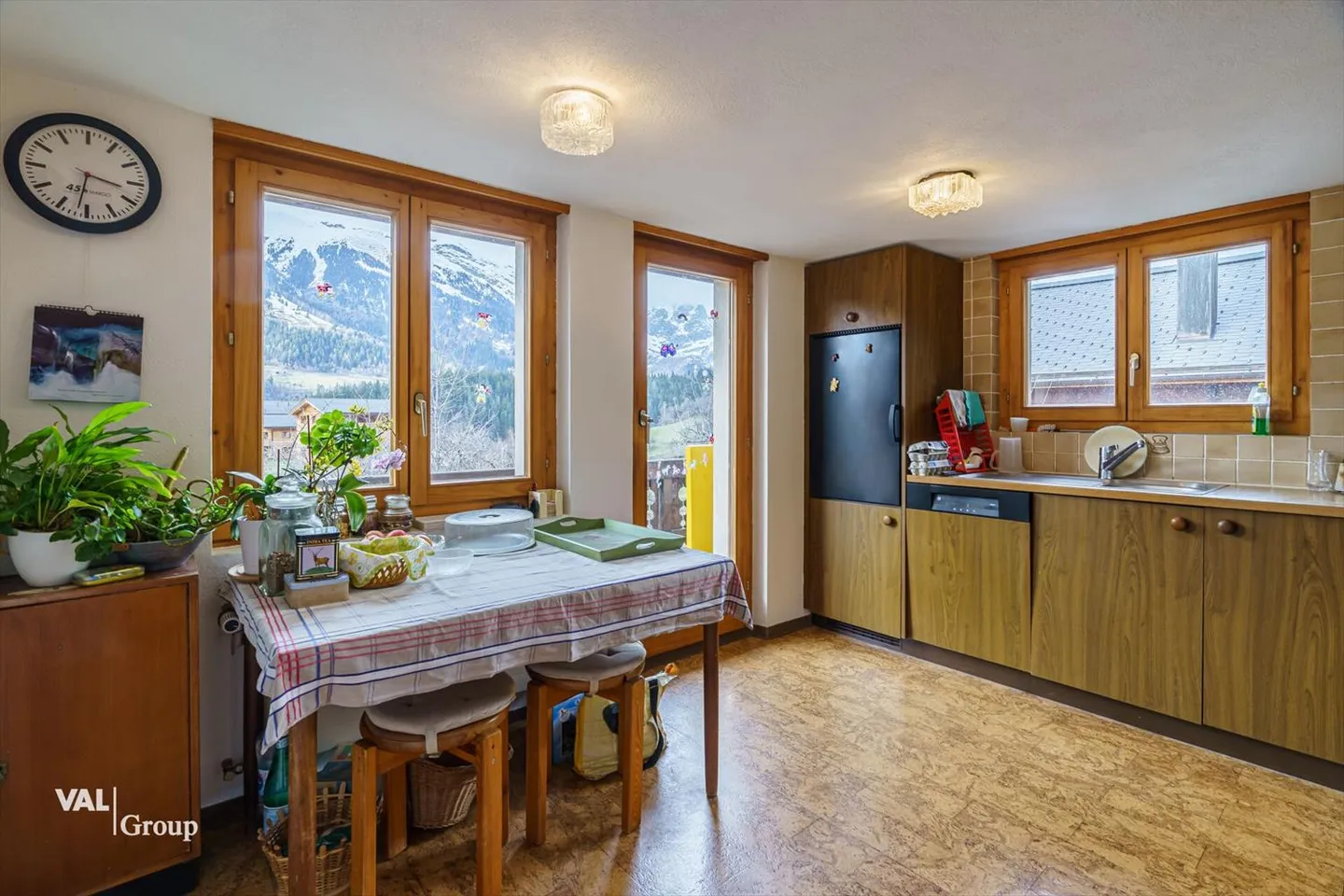 Maison multifamiliale attrayante avec appartement, gastronomie et possibilités de location de chambres - Photo 3 sur 13