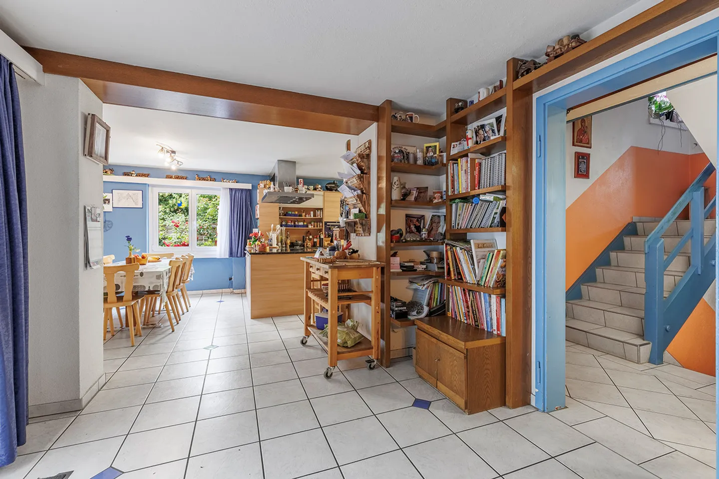 Attractive Corner House in Family-Friendly Environment - Photo 3 of 10